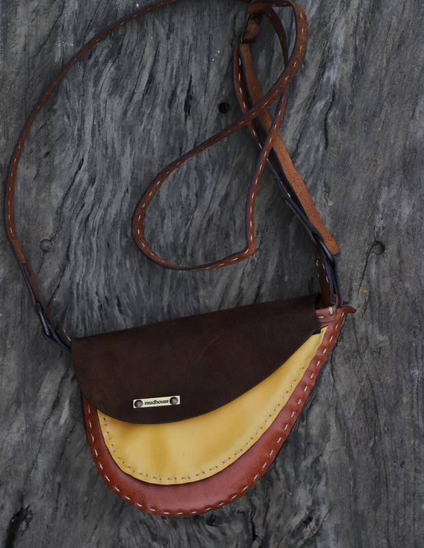 Leather sling pouch Zad